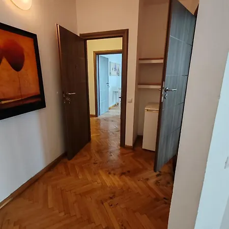 Apart Otel 2 Budget Bükreş